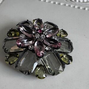 💐 Vintage-Inspired Jeweled Floral Brooch – Multicolor Statement Pin